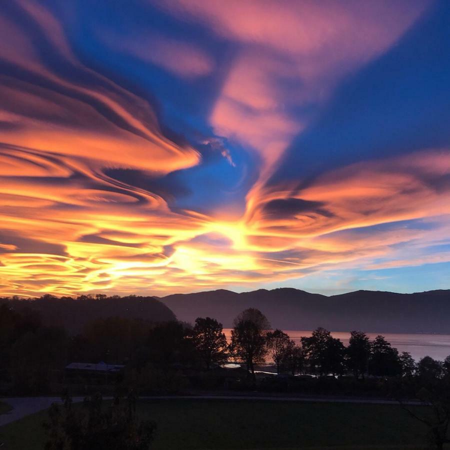 Lakeside Lago Maggiore Monvalle Bagian luar foto